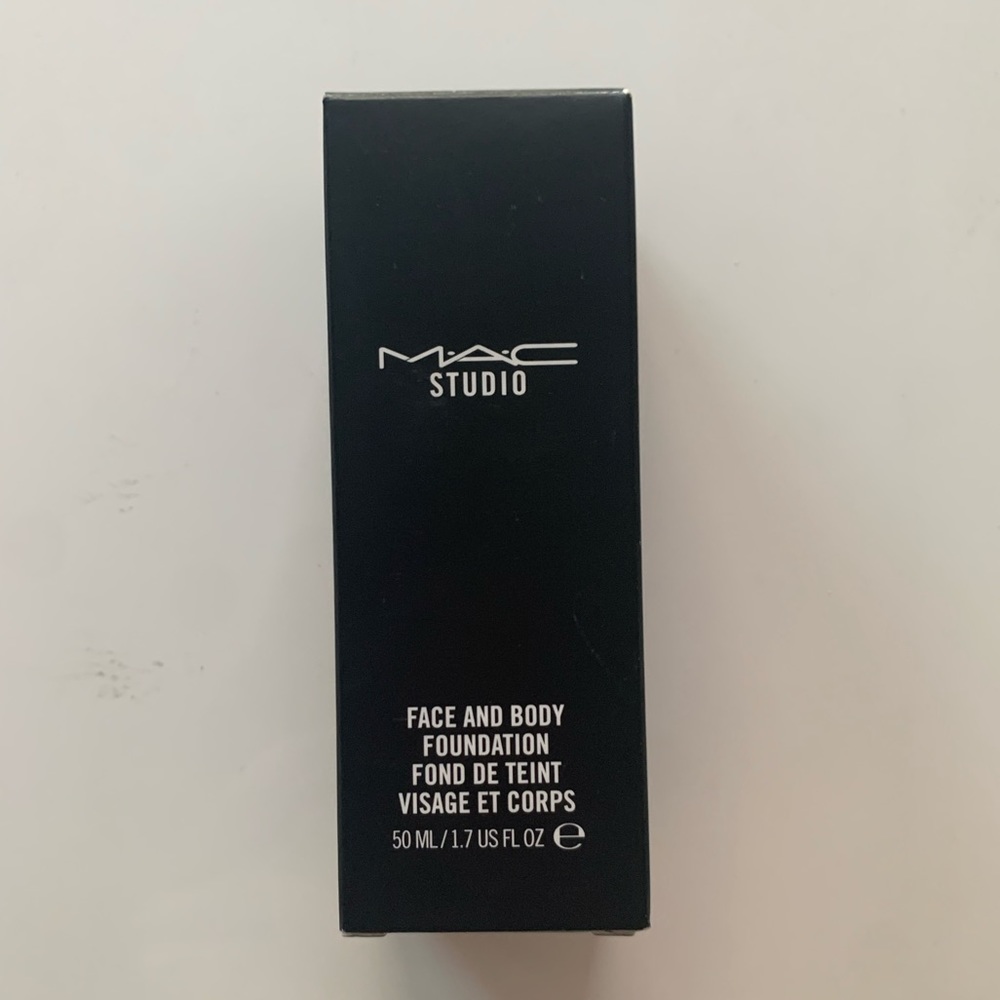 mac studio face and body foundation